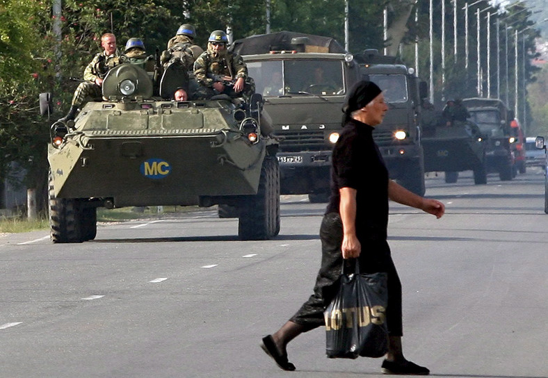 Rosyjskie oddziały wycofujące się z Południowej Osetii po zawieszeniu broni, kończącym wojnę w Gruzji