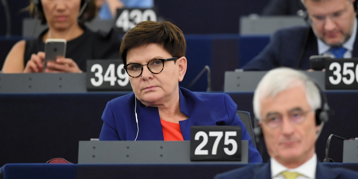 Bez broszki Beata Szydło ponosi porażki