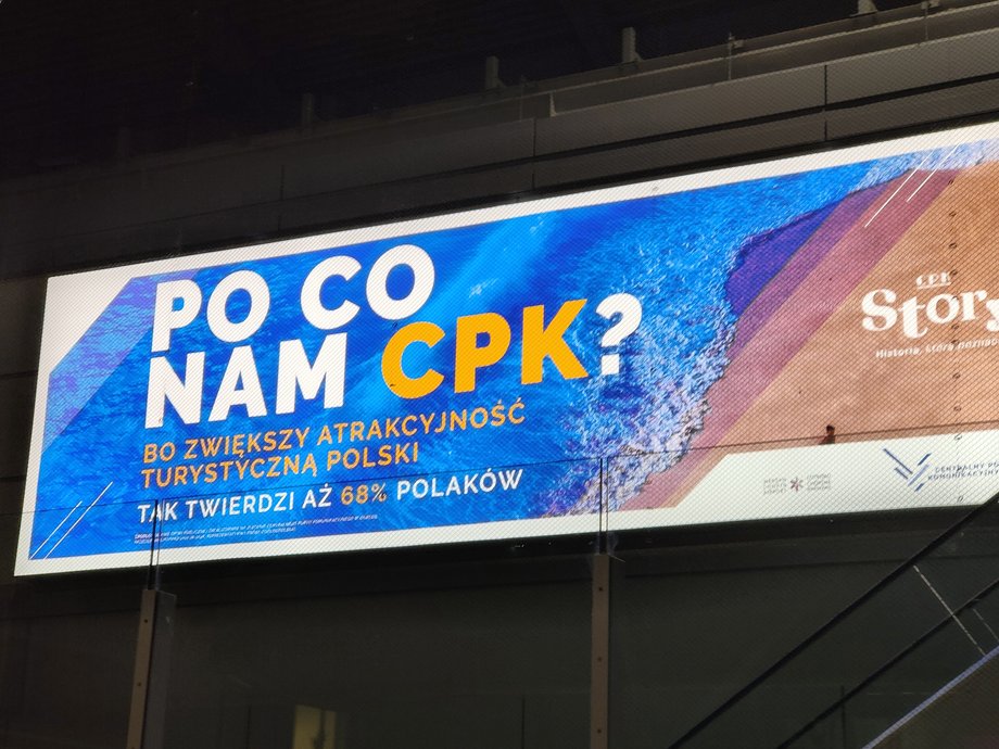 Trudno nie zauważyć na Lotnisku Chopina reklam CPK. Ciekawe, czy nowy port będzie miał tańszą gastronomię