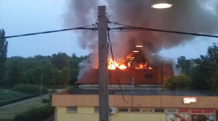 Kigyulladt a panzió /Fotó: Olvasó-riporter