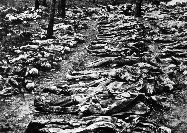 Ekshumacja ciał polskich oficerów zamordowanych przez NKWD, Katyń, kwiecień 1943 r.