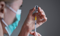 COVID-19. Obowiązkowe szczepienia dla dorosłych? Eksperci komentują pomysł Lewicy
