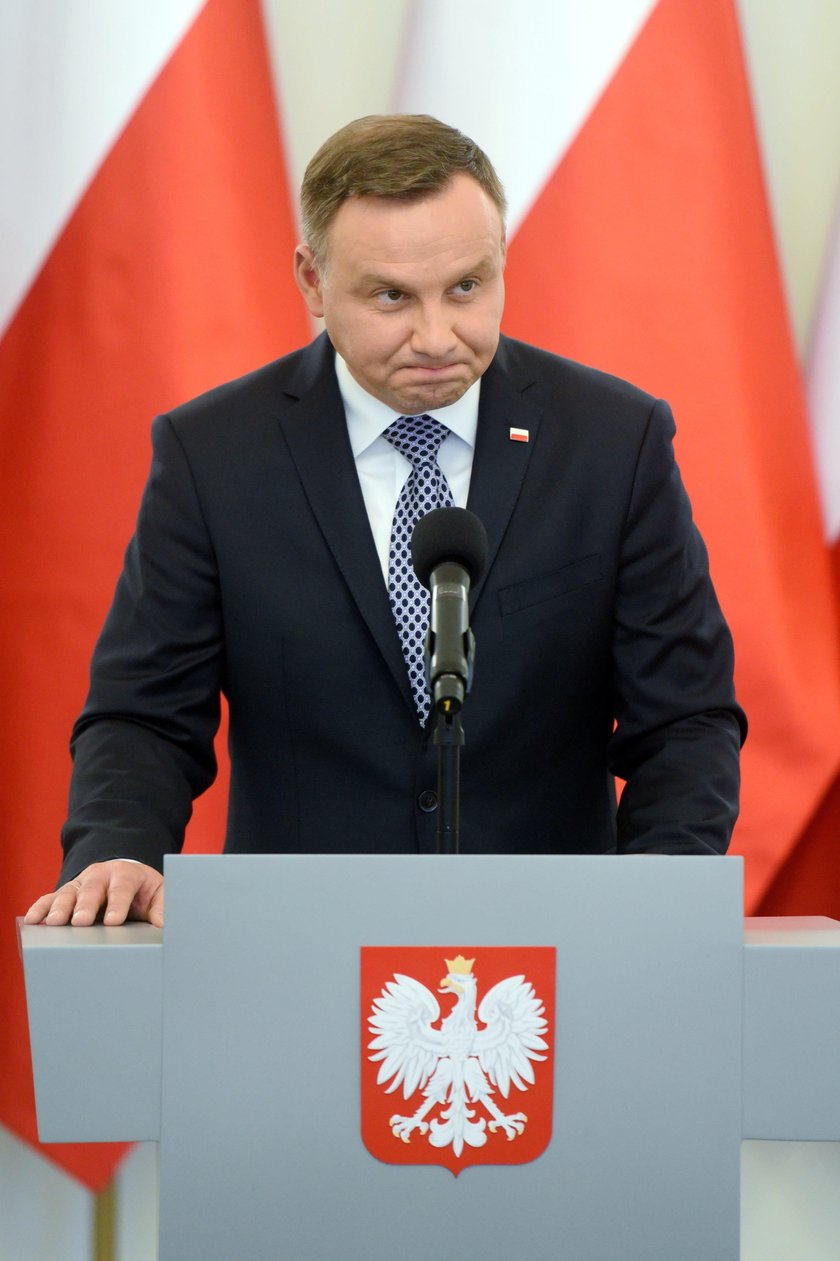 Andrzej Duda gra na wyrzucenie Macierewicza i Ziobry