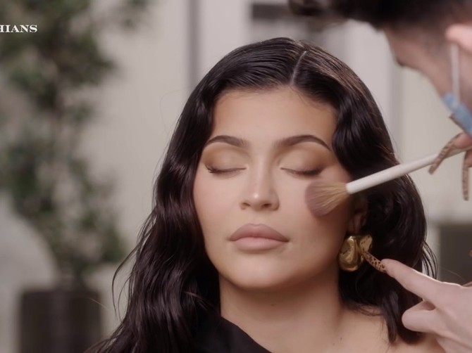 Evo koju grešku poravimo kada nanosimo bronzer