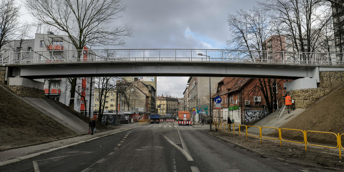 Bytom. Kładka dla pieszych bez schodów przy ul. Siemianowickiej 