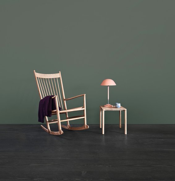 J16 Rocking Chair – proj. Hans J. Wegner / Fredericia powstało w 1944 roku