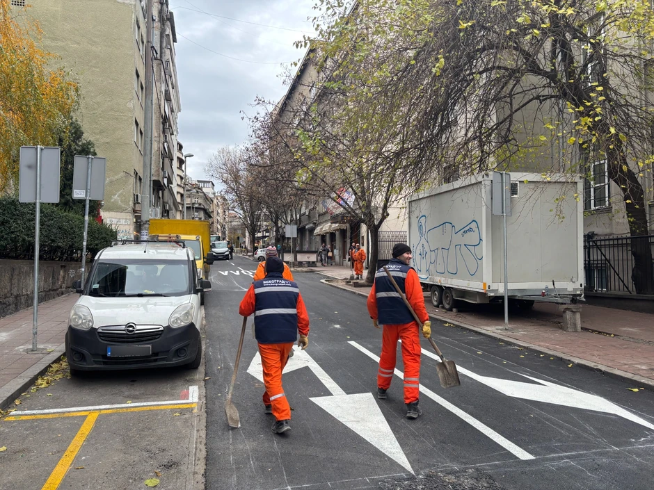 Radovi na ukidanju parkinga i proširenju saobraćajne trake u Cetinjskoj ulici od skretanja za Hilandarsku do raskrsnice sa Bulevarom despota Stefana