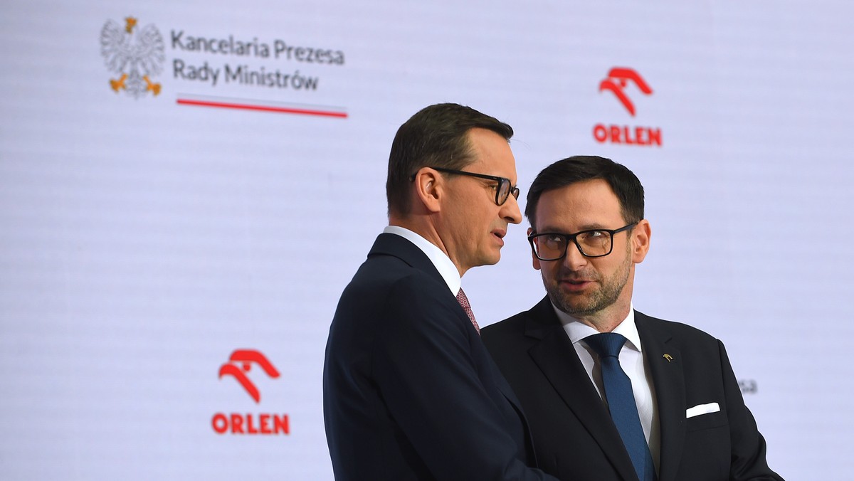 Prezes Orlenu Daniel Obajtek i premier Mateusz Morawiecki