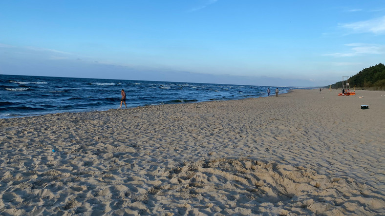 Popołudniami plaża w Kątach Rybackich była praktycznie pusta