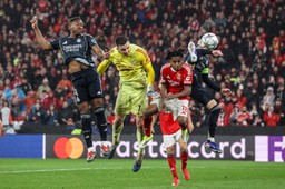 ukraiński bramkarz bohaterem w lidze mistrzów. w ostatniej akcji meczu strzelił gola realowi madryt