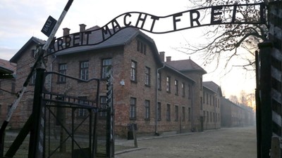 Brama byłego obozu Auschwitz II-Birkenau w Oświęcimiu