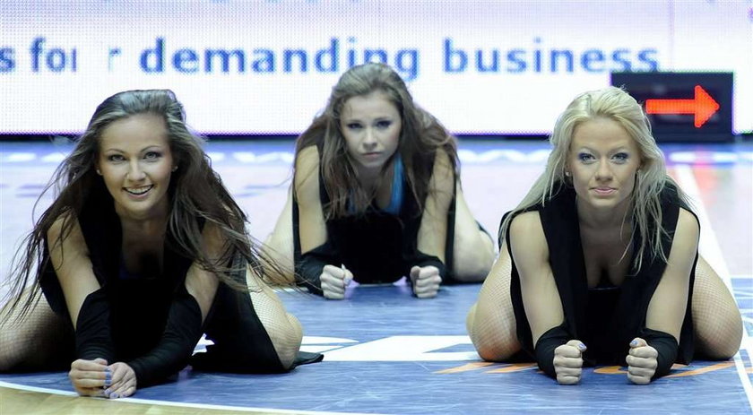 Ponętne cheerleaderki zaprezentują się w Barcelonie