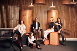 Koncert online Meli Koteluk oraz Kwadrofonik na stulecie urodzin Baczyńskiego