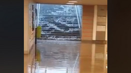 Özönvíz a Keleti pályaudvar aluljárójában: újabb döbbenetes videó a pusztító viharról