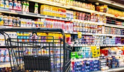 Auchan pilnie wycofuje ze sprzedaży dwa popularne produkty. "Należy wstrzymać się od spożycia"