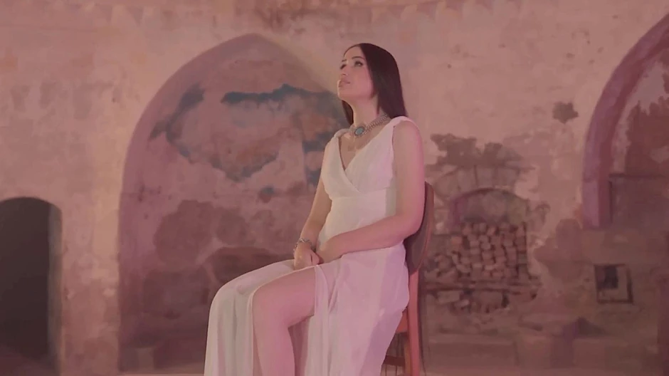 Nedavno je objavila pesmu pod nazivom „Resurrection" (Povratak iz mrtvih) koja je zasnovan na njenoj istinitoj životnoj priči | Foto: BBC