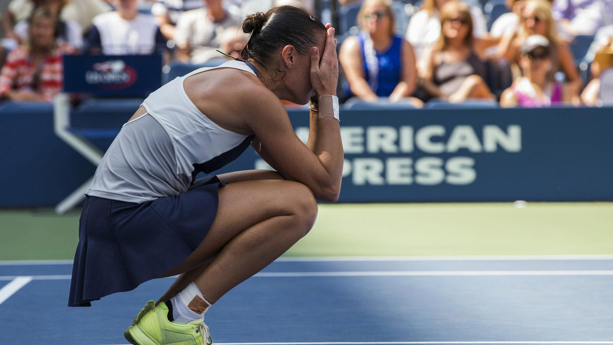 Niespodzianka w ćwierćfinale US Open kobiet. Flavia Pennetta pokonała nie do końca zdrową Petrę Kvitovą 4:6, 6:4, 6:2, która utykając opuszczała kort centralny. 33-latka jest drugą Włoszką w półfinale w Nowym Jorku.