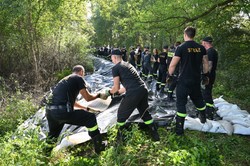 "Nieprognozowany zrzut" ze zbiornika Tauronu, zagrożone wrocławskie osiedle. Tusk: To szokujące