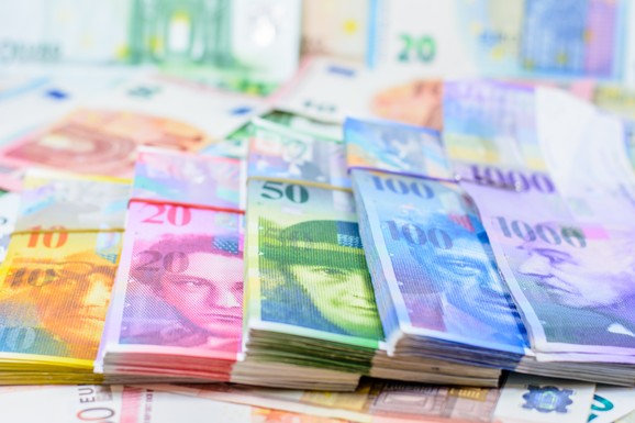 Balkanac razmatra preseljenje u Švajcarsku zbog "plate od 7.000 evra": Korisnici Redita podeljenog mišljenja, evo šta mu poručuju