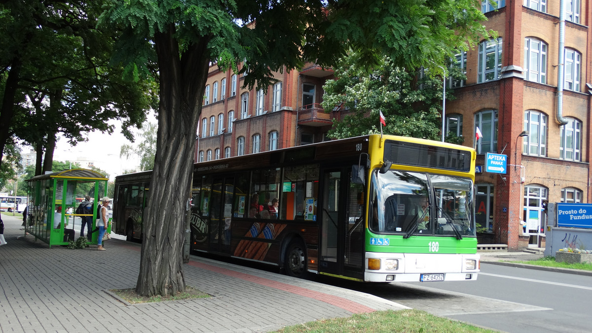 Do tej pory w autobusach poruszających się ulicami Zielonej Góry płacenie za przewóz bagażu, roweru, czy zwierząt było normą. Teraz ma się to zmienić. Taką decyzję podjęli zielonogórscy radni podczas wczorajszej sesji Rady Miasta.