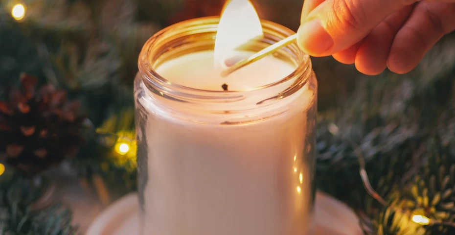 Ta sojowa świeczka pachnie jak święta. Cudowny pomysł na prezent