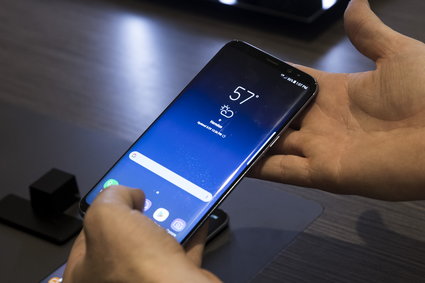 Ekran Samsunga Galaxy S8 ułatwia korzystanie z aplikacji. Jest wygodniejszy od iPhone'a 7 czy 7 Plus