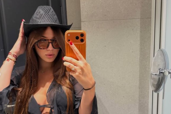 ČOLINA ĆERKA SA 10 GODINA STARIJIM DEČKOM NA MIKONOSU Baškare se u luksuzu, a Uninoj na ruci zasijao i zlatni prsten (Foto)