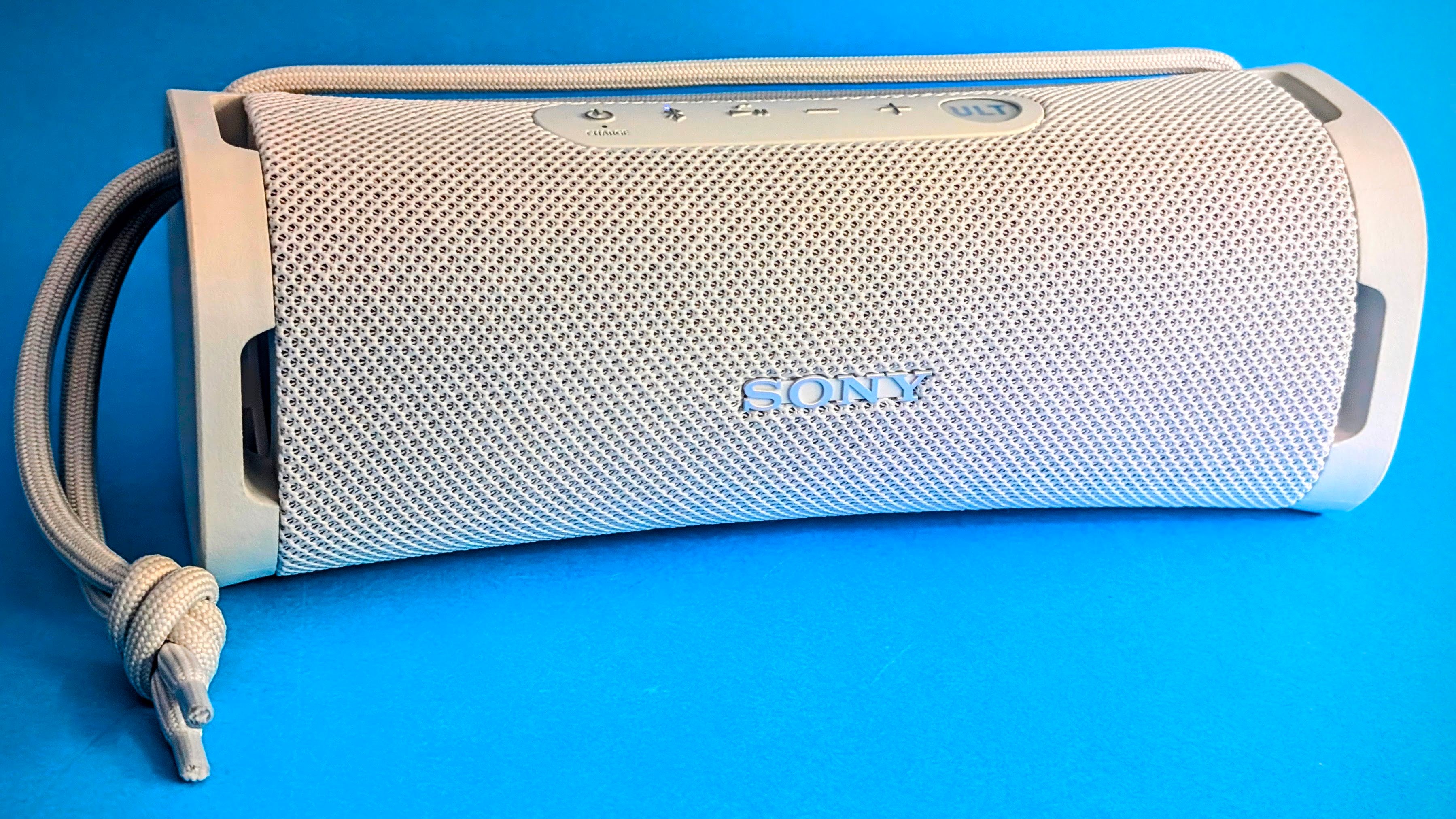 Sony Ult Field 1 im Test: Kleiner Bluetooth-Lautsprecher – großer Klang | Heise online bestenlisten Sony Ult Field 1 im Test: Kleiner Bluetooth-Lautsprecher – großer Klang | Heise online bestenlisten