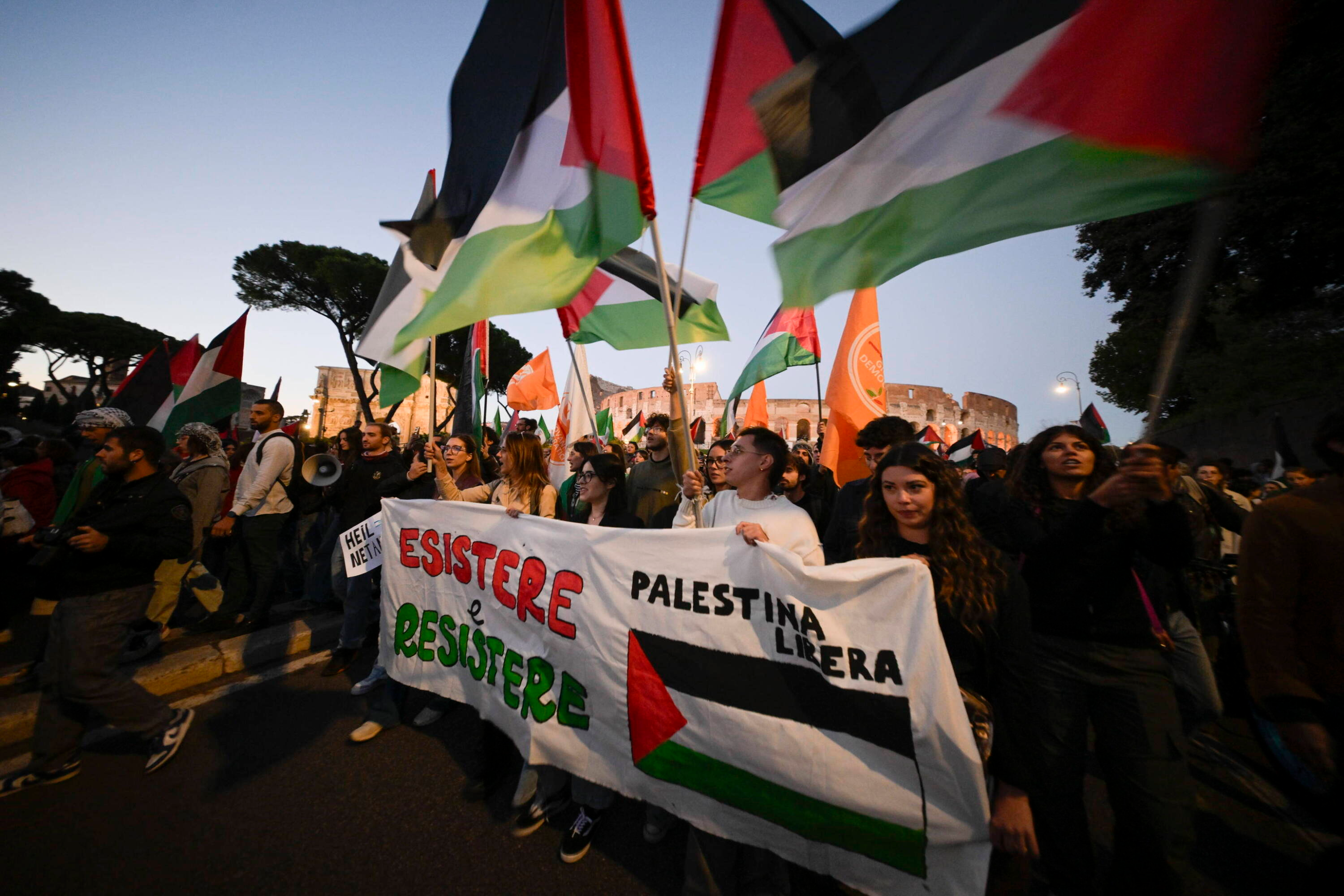 Paraliżują Włochy: Strajk przeciw blokadzie Gazy