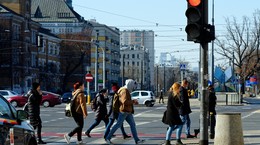 Jak uniknąć tragicznej jesieni z COVID-19? Eksperci PAN mają listę zaleceń