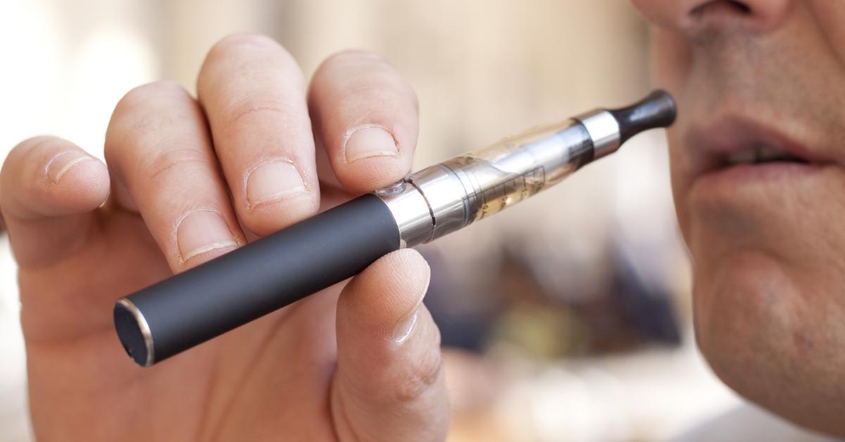 Rząd przyjął projekt zakazujący sprzedaży e-papierosów niepełnoletnim -  GazetaPrawna.pl