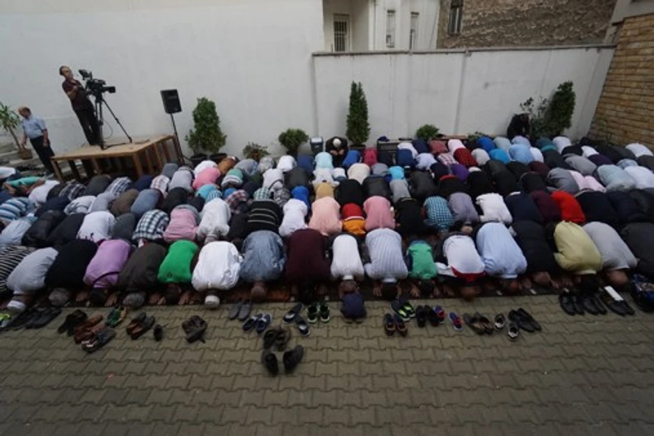 Molitva kod Bajrakli džamije