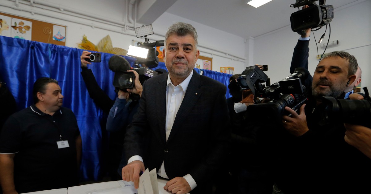 Hatalmasat bukott a román kormányfő: lemondott a párt elnöki tisztségéről Marcel Ciolacu