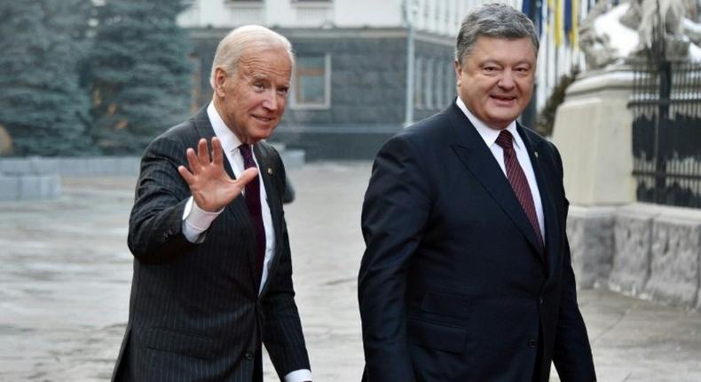 Outgoing US Vice President Joe Biden (L) meets Ukraine's President Petro Poroshenko