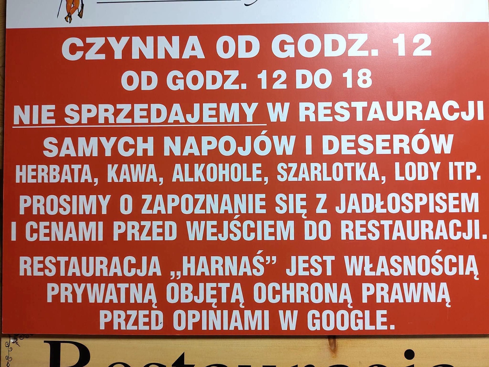 Pri vstupe zákazníkov privíta tabuľa s pravidlami.