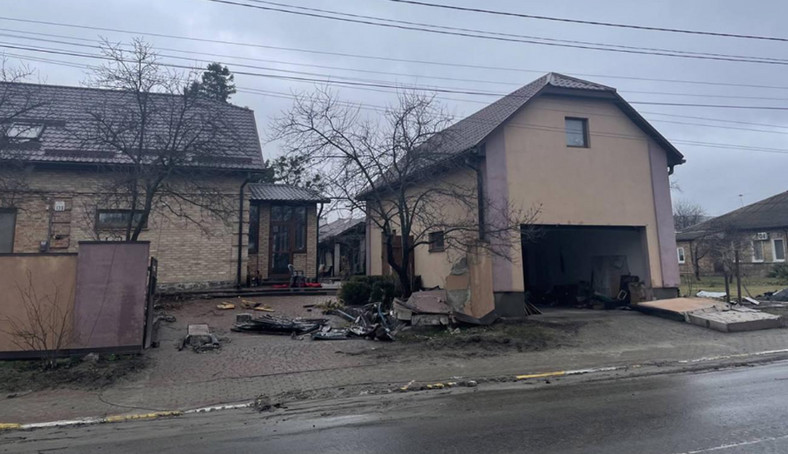 Hostomel, początek kwietnia 2022 r. Dom Władysława Werstiuka uszkodzony w wyniku ataku żołnierzy rosyjskich