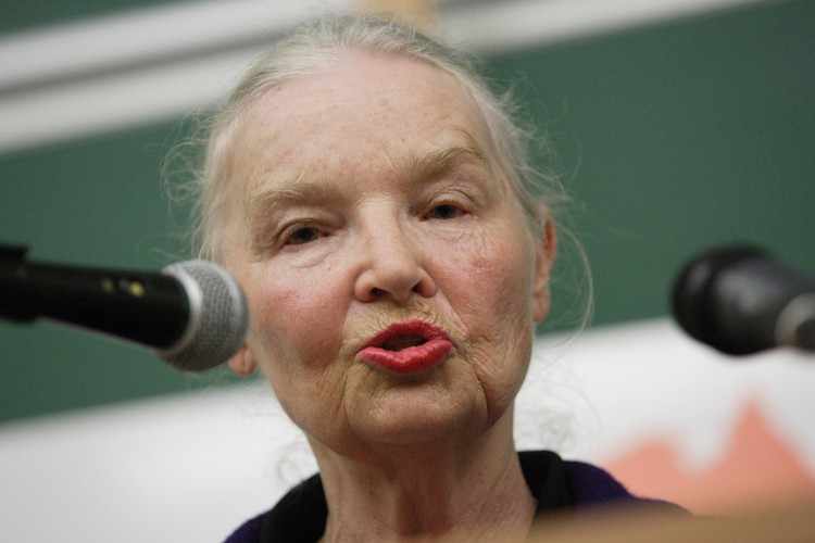 <b>6. Prof. Jadwiga Staniszkis</b>
<br>
<br>
Jest socjologiem, a nie politykiem, ale jej wpływ na polską scenę polityczną jest niepodważalny. Słucha jej zarówno Jarosław Kaczyński, jak i Grzegorz Schetyna.
<br>
Staniszkis jest profesorem Uniwersytetu Warszawskiego i Wyższej Szkoły Biznesu Nowym Sączu. Pracuje też w Instytucie Studiów Politycznych PAN.