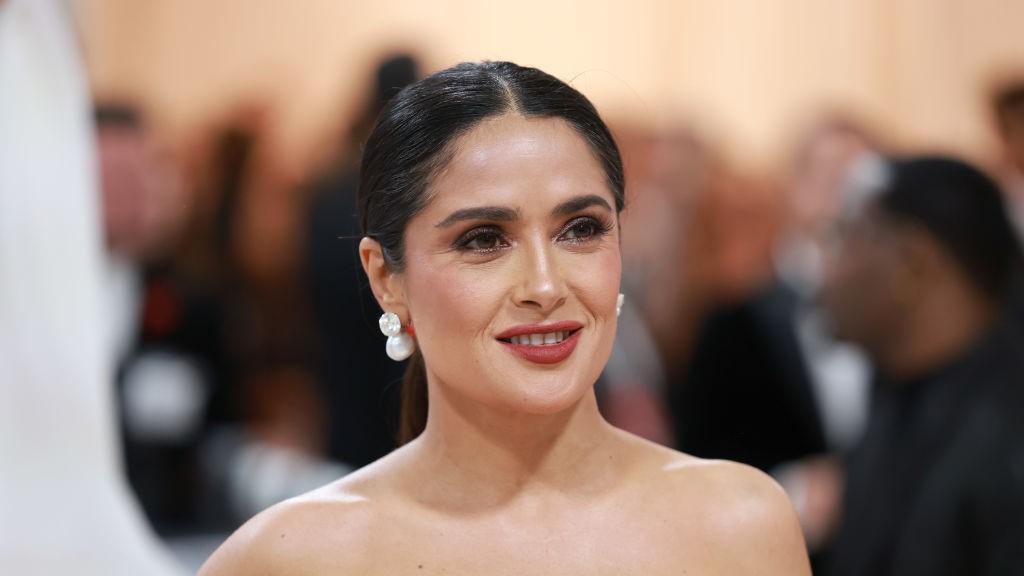 Imádjuk: Salma Hayek forró fotóval ünnepelte a bikinik napját