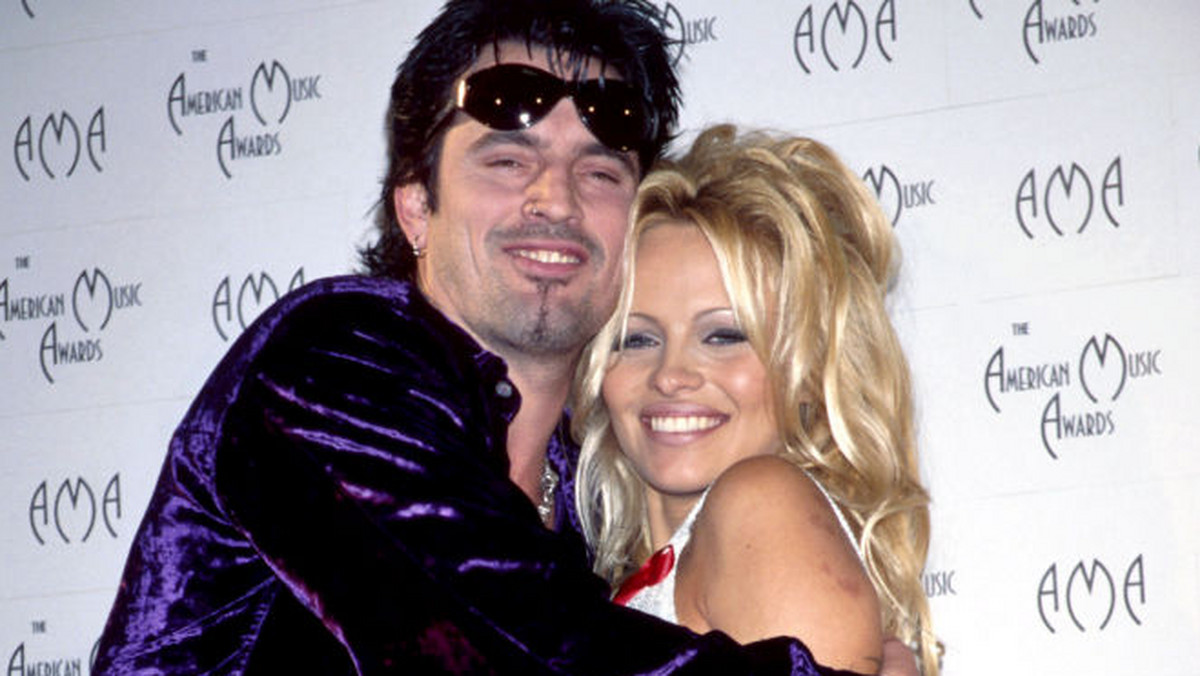 Pamela Anderson i Tommy Lee. Burzliwy związek lat 90. podstawą serialu "Pam&Tommy"