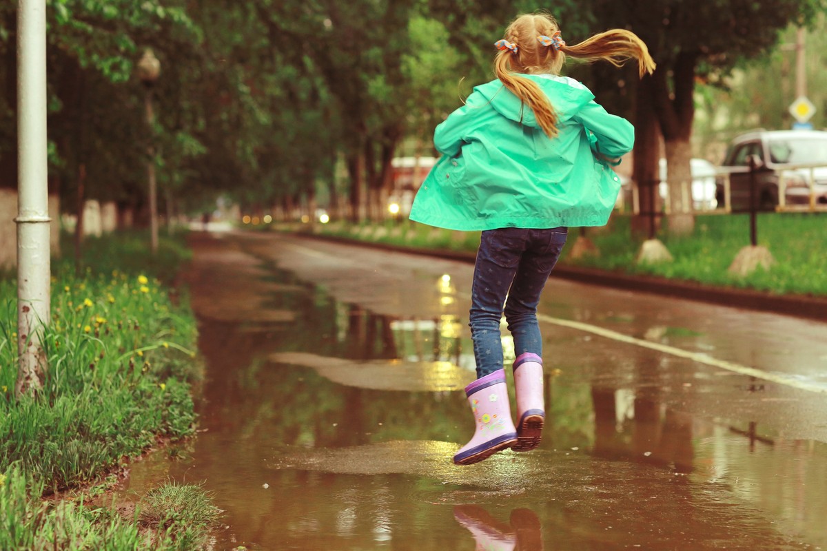 dziecko, jesień, wiatr, deszcz, pogoda, uczeń