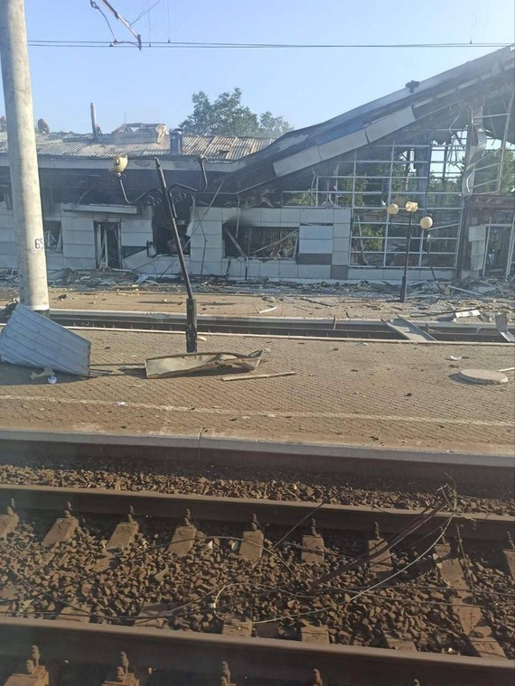 Zniszczona ukraińska stacja kolejowa