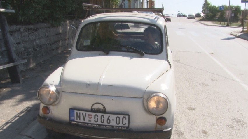 Baka Stojana i njen "Fića"