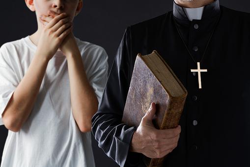 Ksiądz molestowanie pedofilia Kościół