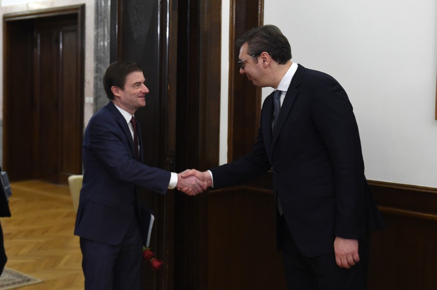 Dejvid Hejl na sastanku sa Vučićem pozvao na nastavak dijaloga