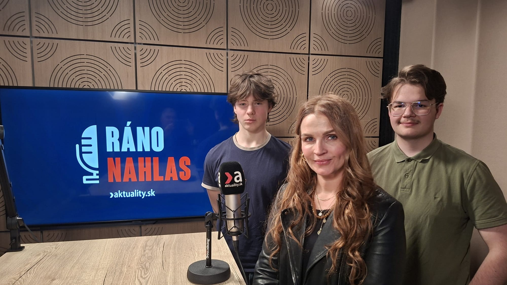 David Grznár, Teodor Macko a Zuzana Šumská v podcast Ráno Nahlas