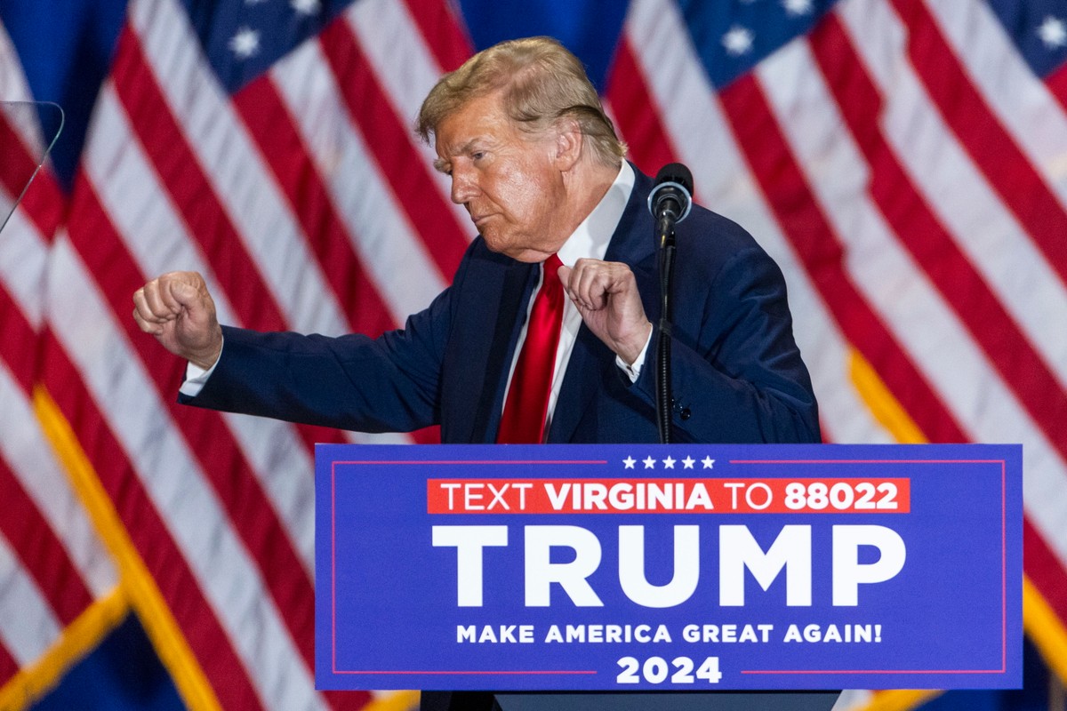 Donald Trump holds rally ahead of Super Tuesday in Richmond, Virginia
