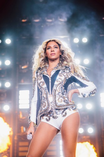 Beyoncé podczas koncertu w Bostonie