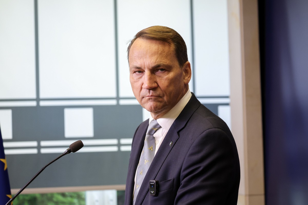 Sikorski zwraca się do Trumpa. "Putin z pana kpi"