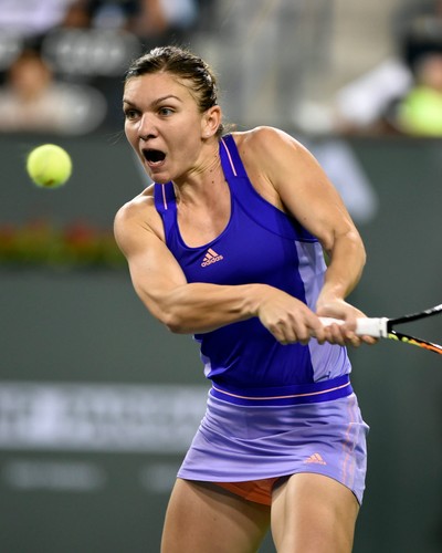Latająca Szarapowa, ekstremalna mini Halep, szpagat Hradeckiej na Indian Wells