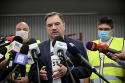 Wielka demonstracja Solidarności w Warszawie. W tle sprawa Turowa